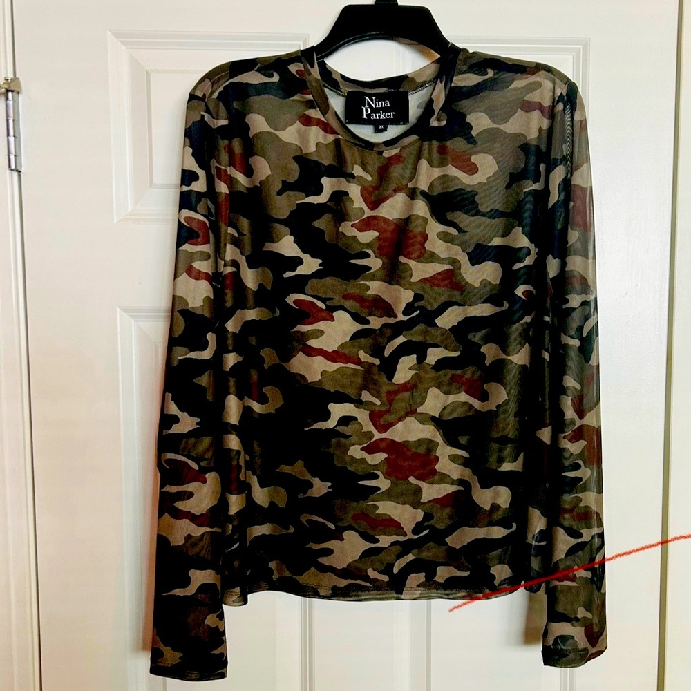 Nina Parker 2 piece camouflage cargo pants set! 
.